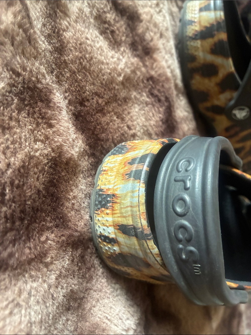 Kids Leopard print Crocs - Picture 2 of 3